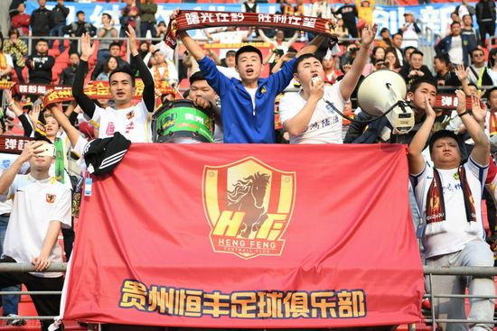 腾林正哲也紧张了起来，皱眉道：照他这么说，青田有可能是被其他人所害？老三这时候补充道：极有可能也是忍者吧。